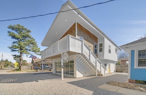 Freetown - Port Rico Cottage | Modern Flat + Private Balcony | Central Lafayette