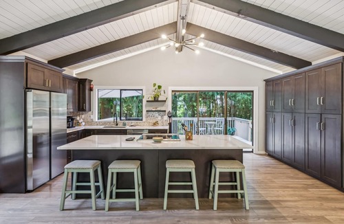 Lake Stevens House | Modern Forest Escape Near Hikes & Lake 6 Bedroom Home