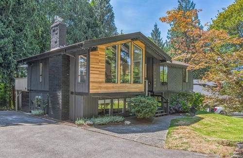Lake Stevens House | Modern Forest Escape Near Hikes & Lake 6 Bedroom Home