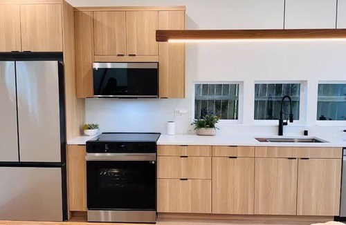 Shoreline House | Modern Furnished 4BR/2BA Near UW Northgate Station