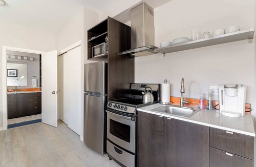 Belmont Apartment | Modern Hawthorne 1BR - Food Carts & Local Shops