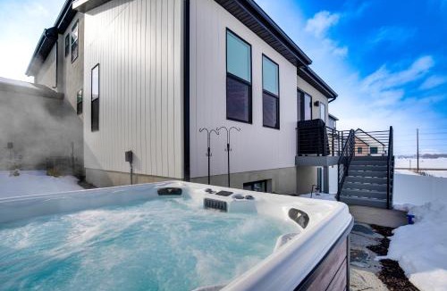 Park City House | Modern Heber City Getaway: Mountain View, Hot Tub!