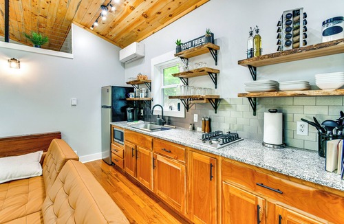 Paris House | Modern Hersey Tiny Home w/Private Hot Tub!