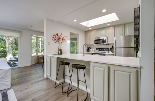 Woodinville House | Modern Home: 3 Miles to Woodinville Wine Country!