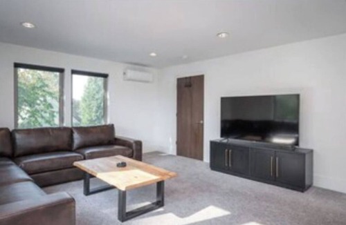 Mississippi District House | Modern home blocks from trendy Mississippi Ave