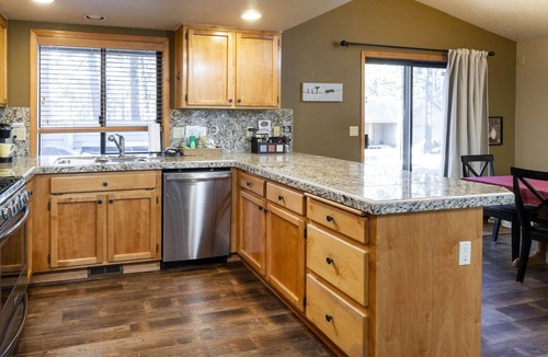 Sunriver House | Modern Home Near Fort Rock. SHARC Passes included. Dog Friendly With Pet Fee