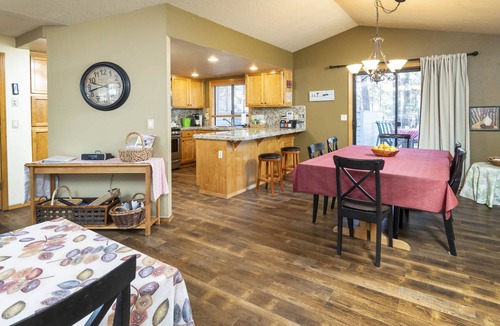 Sunriver House | Modern Home Near Fort Rock. SHARC Passes included. Dog Friendly With Pet Fee