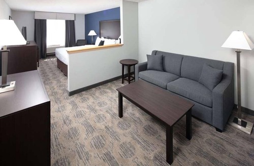 Sequim Hotel | Modern King Unit Ideal for Work Related Travel! Parking, Wi-Fi,Breakfast