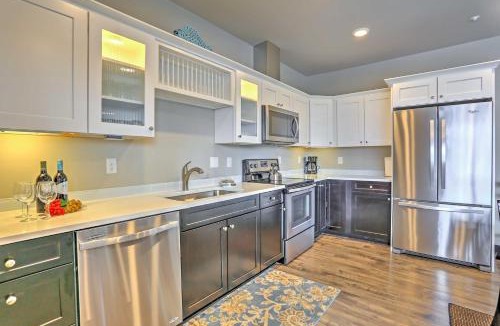 Manson House | Modern Manson Condo w/Pool & Lake Chelan Views!