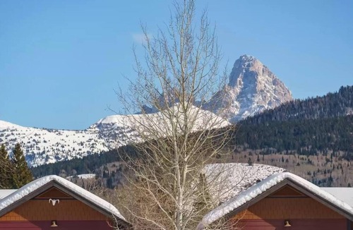 Driggs House | Modern Mountain Family Home on Ski Hill Road, near Grand Targhee