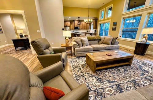 Driggs House | Modern Mountain Family Home on Ski Hill Road — Pet Friendly + A/C