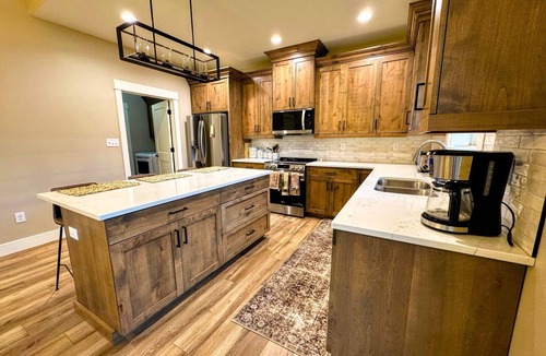 Driggs House | Modern Mountain Family Home on Ski Hill Road — Pet Friendly + A/C