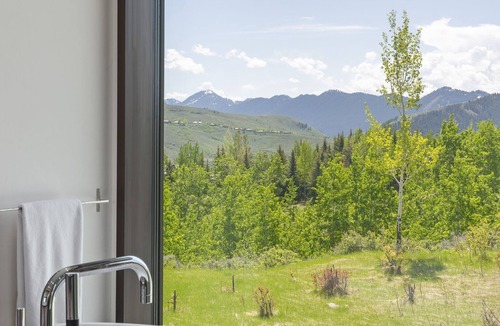 North Gros Ventre Villa | Modern Mountain Living Atop a Butte with Sweeping Views