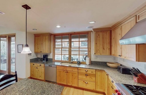Elkhorn Village Apartment | Modern mountain penthouse close to hikes & skiing