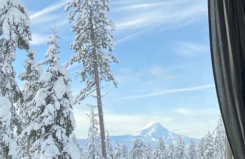 Lyle House | Modern Mountain View Getaway - 26 Acres