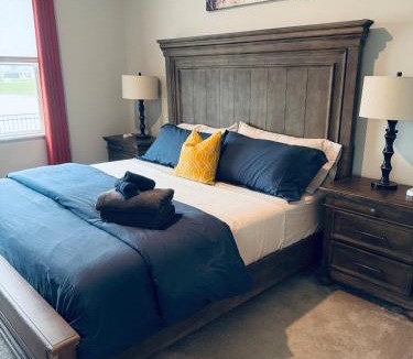 Maxwell House | Modern, newer home, King bed, near Indianapolis