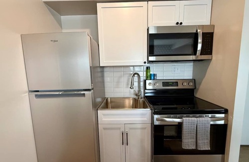 North Central Omaha Apartment | Modern Omaha Apartment Near Dining & Attractions