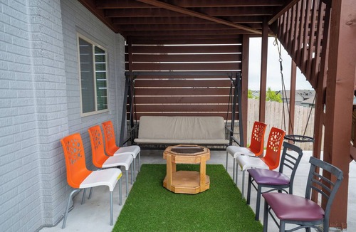 Elkhorn House | Modern Omaha-Elkhorn Home , Quiet & Spacious