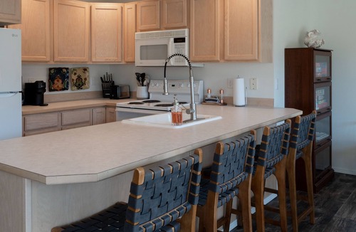 Chelan Condo | Modern Park Point - Walk to Town