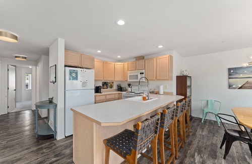 Chelan Condo | Modern Park Point - Walk to Town
