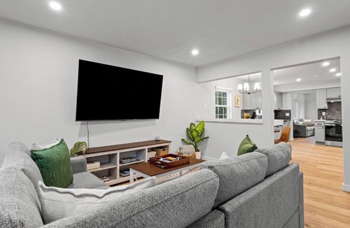 Camas House | Modern Private Camas Retreat Near Lake & Downtown