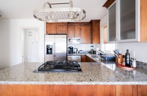 East Queen Anne House | Modern Queen Anne Townhome with Space Needle Views
