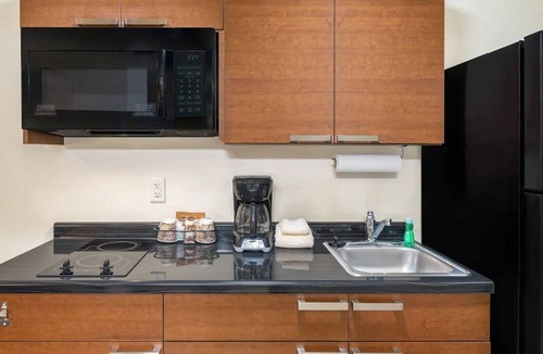 Rock Springs Hotel | Modern Rock Springs Stay | w/Kitchenette | Near Gateway Blvd