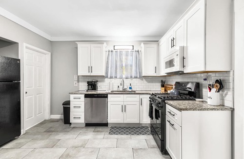 Mount Clemens Apartment | Modern, Rustic[3BR/1.5BA]Townhome in Mt. Clemens