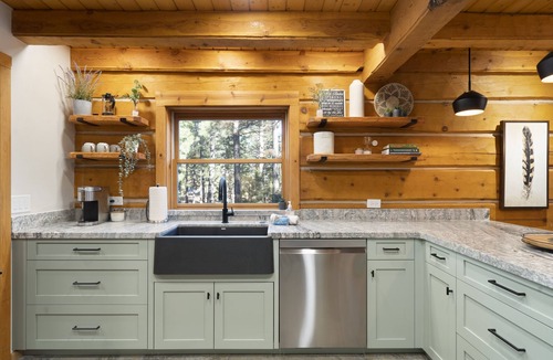 Flagstaff Cabin | Modern Rustic Cabin – Whispering Pines, Wildlife, Trails, 5-Acres & Starry Skies