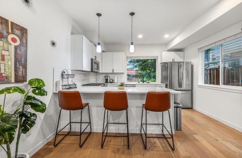 University District House | Modern Seattle Home w Rooftop Views - Near UW