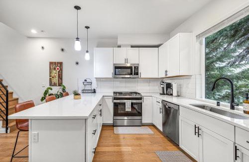 University District House | Modern Seattle Home w Rooftop Views - Near UW