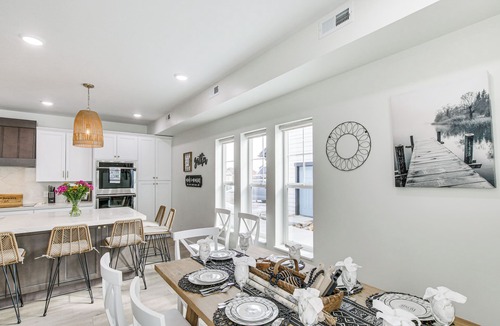 Garden City Cottage | Modern & Spacious Garden City Home w/Pool Access!