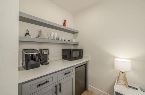 Coeur d'Alene Hotel | Modern Studio #11 - Food Trucks & Mins to CDA Lake