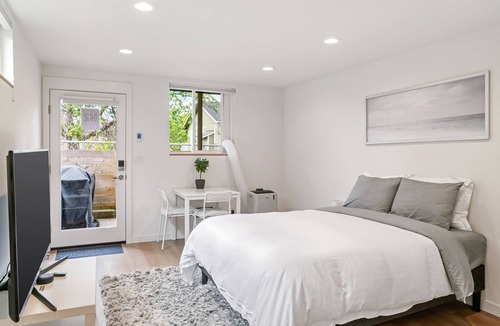 Columbia City Apartment | Modern Studio in Trendy Seattle Neighborhood