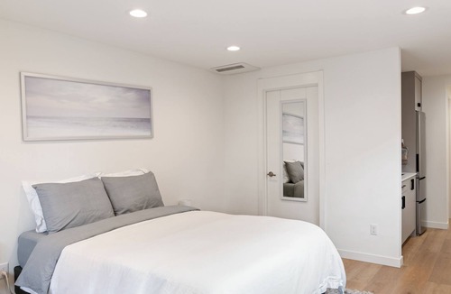 Columbia City Apartment | Modern Studio in Trendy Seattle Neighborhood