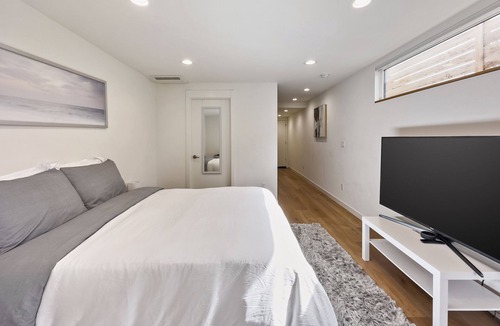 Columbia City Apartment | Modern Studio in Trendy Seattle Neighborhood