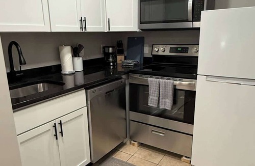 South Central Omaha Apartment | Modern Studio Steps from Aksarben Dining & I-80