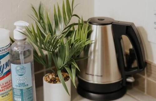 Medford Apartment | Modern Studio unit next to downtown Medford. Features a plush King bed, private outdoor space, fast WiFi, and a well-equipped mini-kitchen. Perfect for couples or solo travelers.