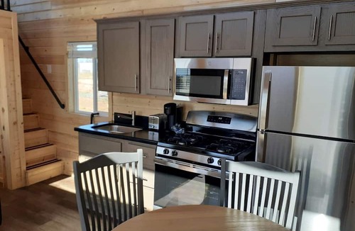 Valle Cabin | Modern Tiny Home Escape with Scenic Views & Outdoor Lounge in Williams, Arizona