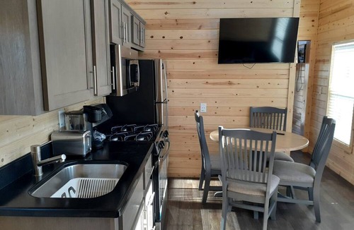 Valle Cabin | Modern Tiny Home Escape with Scenic Views & Outdoor Lounge in Williams, Arizona