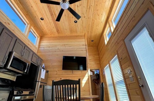 Valle Cabin | Modern Tiny Home Escape with Scenic Views & Outdoor Lounge in Williams, Arizona