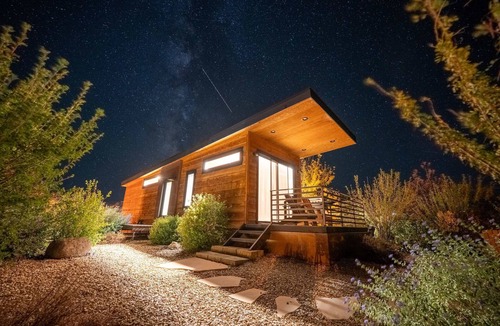 Escalante House | Modern Tiny Loft Near Grand Staircase, Utah Views!