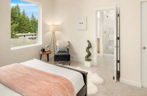 Burien Apartment | Modern Townhome in Burien WA