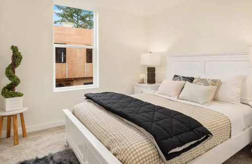 Burien Apartment | Modern Townhome in Burien WA