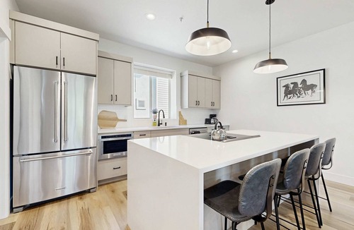 Boise House | Modern Townhouse, Centrally Located Near BSU