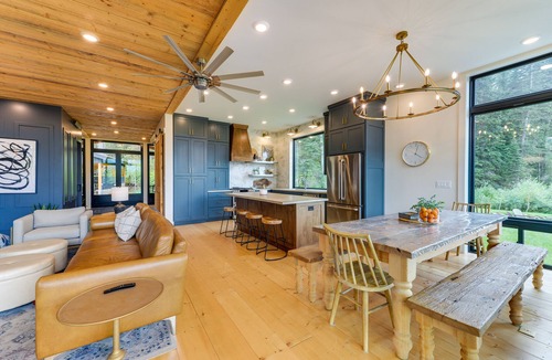 Turnerville Cabin | Modern Turnerville Cabin w/Hot Tub & Scenic Views