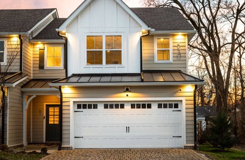 Murfreesboro House | Modern Two Story Bungalow Blocks from Downtown and MTSU Sleeps 10