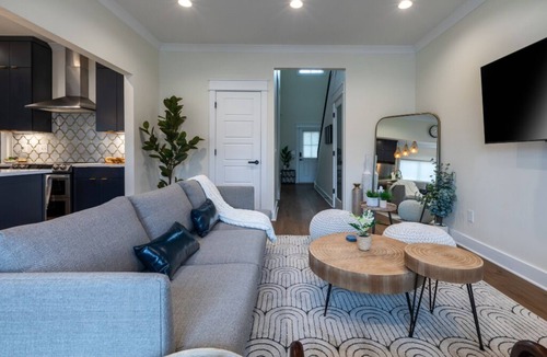 Murfreesboro House | Modern Two Story Bungalow Blocks from Downtown and MTSU Sleeps 10