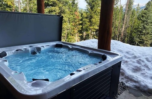Big Sky Ski Chalet | Modern Upper Pines Chalet