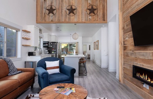 Victor Villa | Modern Victor Townhome | Walk to Town